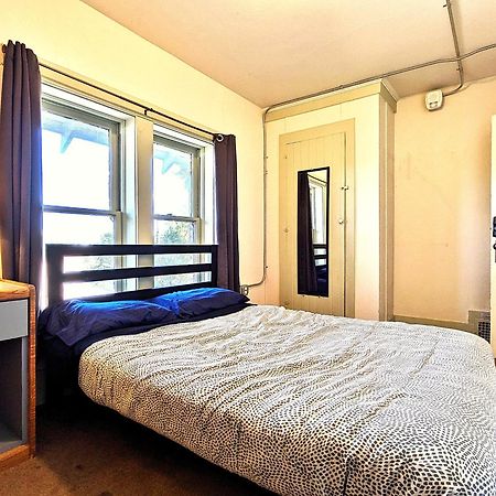 Bunk & Brew Historic Lucas House - Hostel เบนด์ ภายนอก รูปภาพ