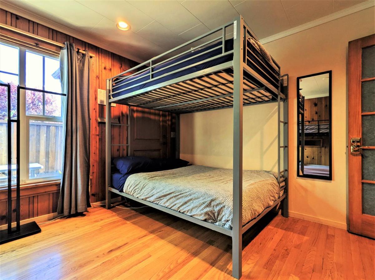 Bunk & Brew Historic Lucas House - Hostel เบนด์ ภายนอก รูปภาพ