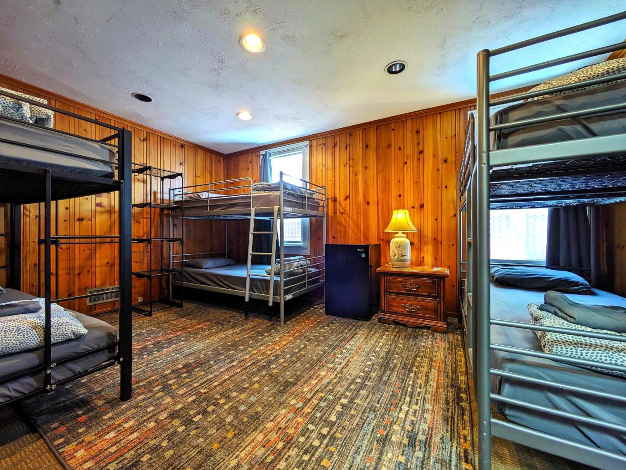 Bunk & Brew Historic Lucas House - Hostel เบนด์ ภายนอก รูปภาพ